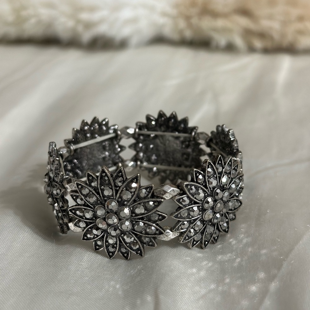 Elegant Silver Floral Bracelet